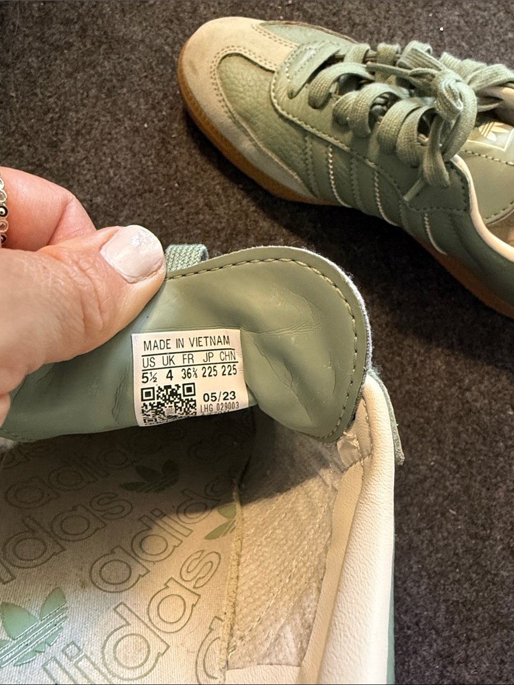 adidas Samba Sneakers in varsity Green, White & Gum - Picture 6 of 6